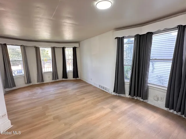 $1,375 | 427 Duane Avenue, Unit 1, Schenectady, NY 12304