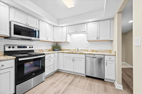 $249,000 | 13000 West Heiden Circle, Unit 3105, Lake Bluff, IL 60044