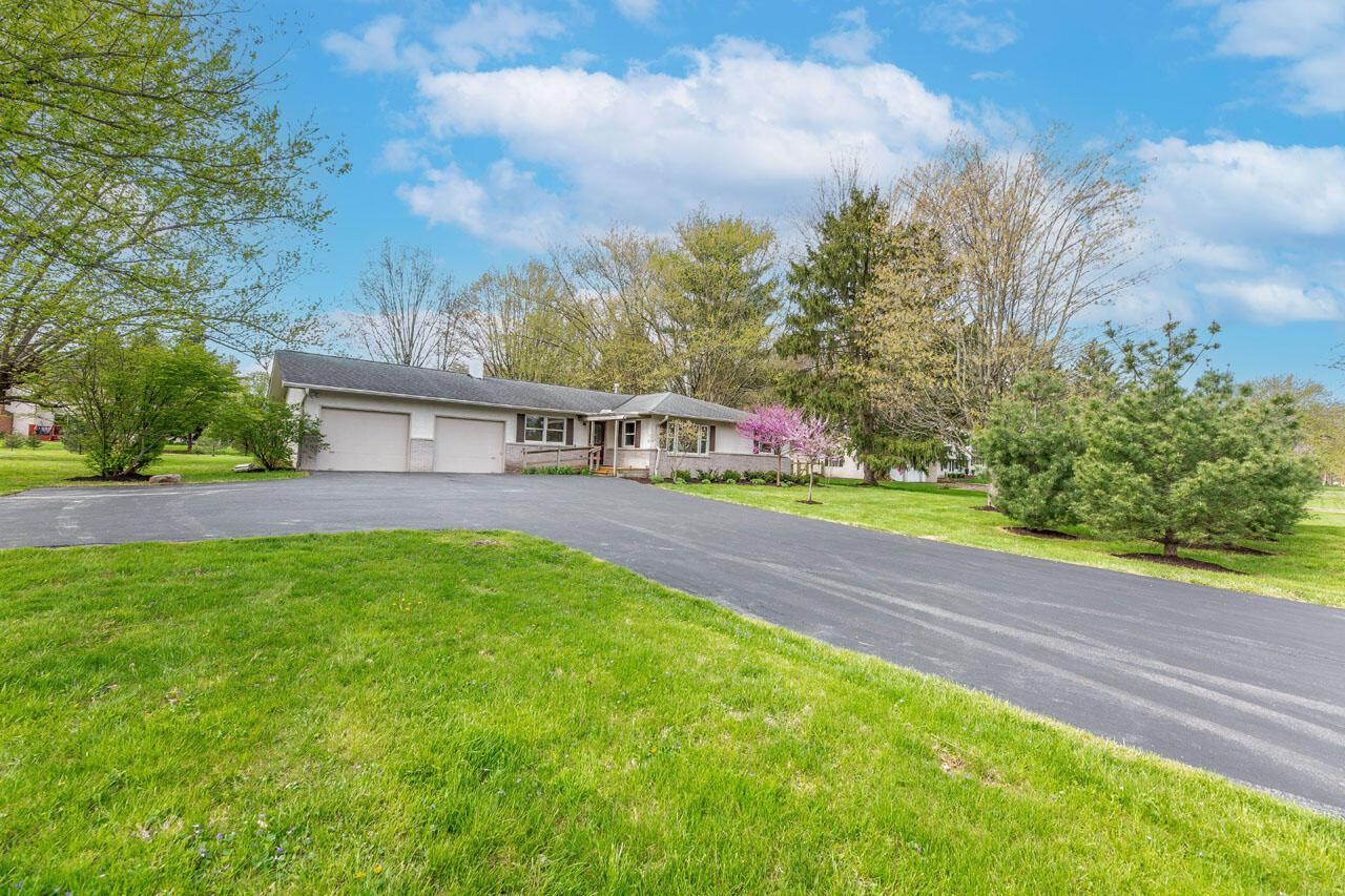 7782 Maxtown Road Westerville, OH 43082 - Photo 2 of 43 7782 Maxtown Rd (48 of 52)