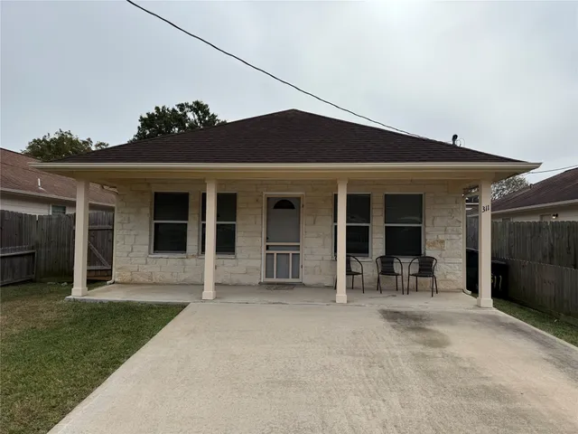$1,700 | 311 Kansas Street, Bacliff, TX 77518