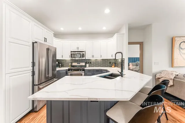 $699,900 | 256 East Lake Rim Lane, Boise, ID 83706