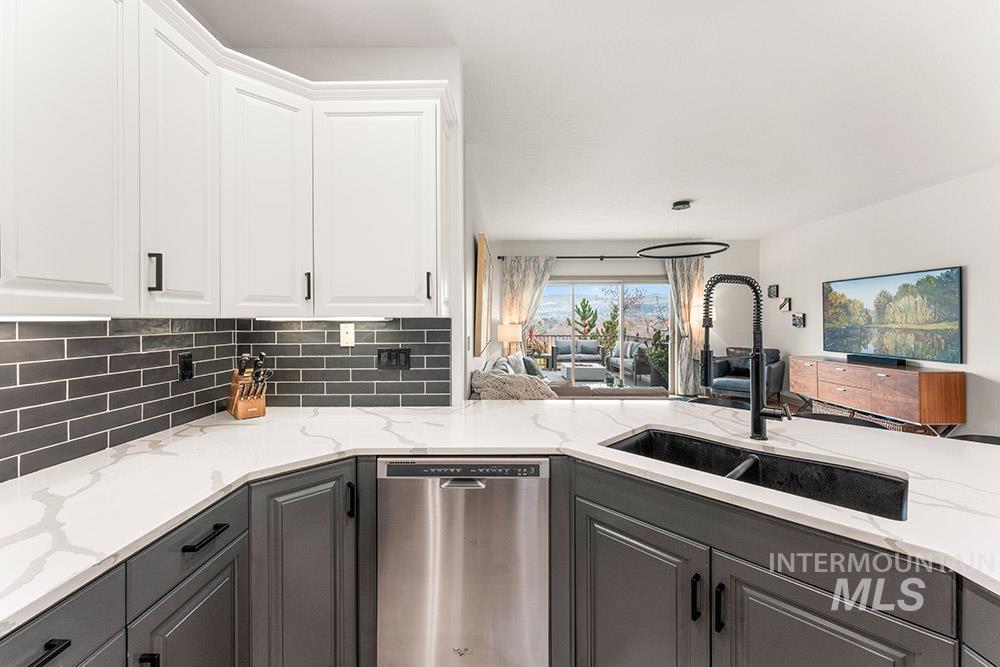 256 East Lake Rim Lane Boise, ID 83706 - Photo 12 of 34