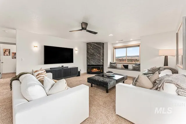 $699,900 | 256 East Lake Rim Lane, Boise, ID 83706