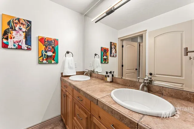 $699,900 | 256 East Lake Rim Lane, Boise, ID 83706