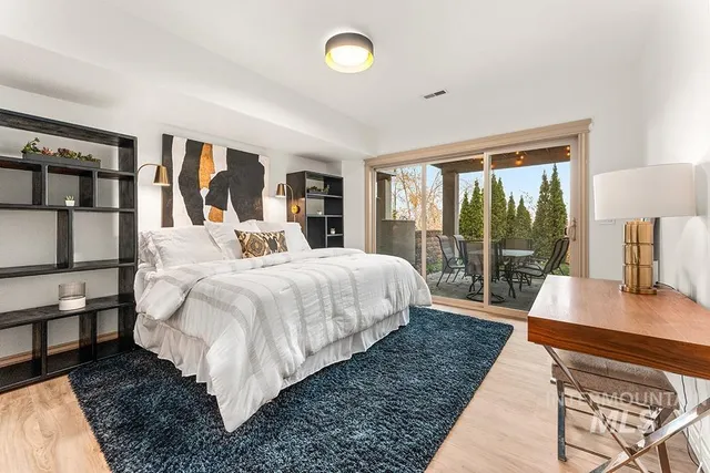 $699,900 | 256 East Lake Rim Lane, Boise, ID 83706