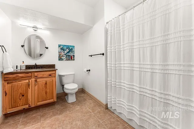 $699,900 | 256 East Lake Rim Lane, Boise, ID 83706