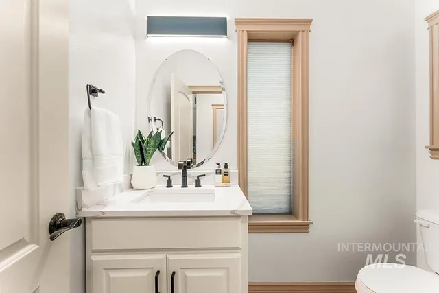 $699,900 | 256 East Lake Rim Lane, Boise, ID 83706