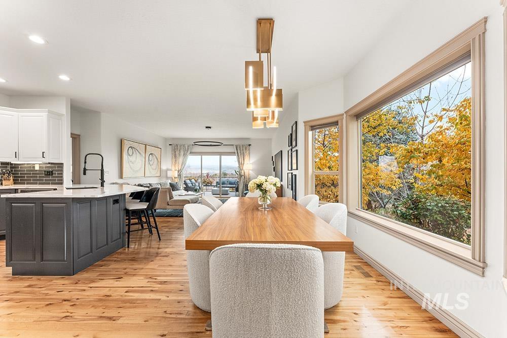 256 East Lake Rim Lane Boise, ID 83706 - Photo 4 of 34