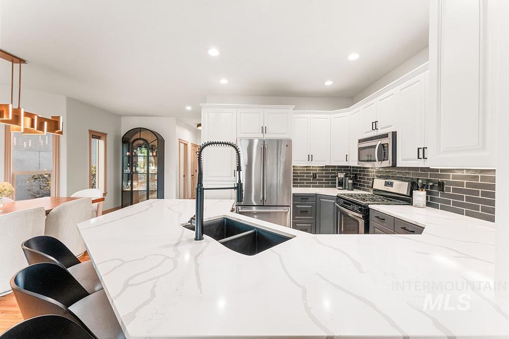 256 East Lake Rim Lane Boise, ID 83706 - Photo 10 of 34