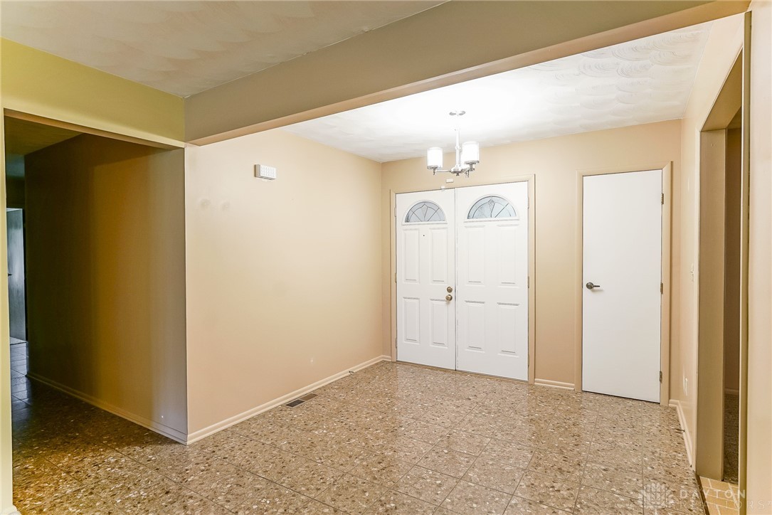 3958 Centerville Road Bellbrook, OH 45305 - Photo 4 of 50