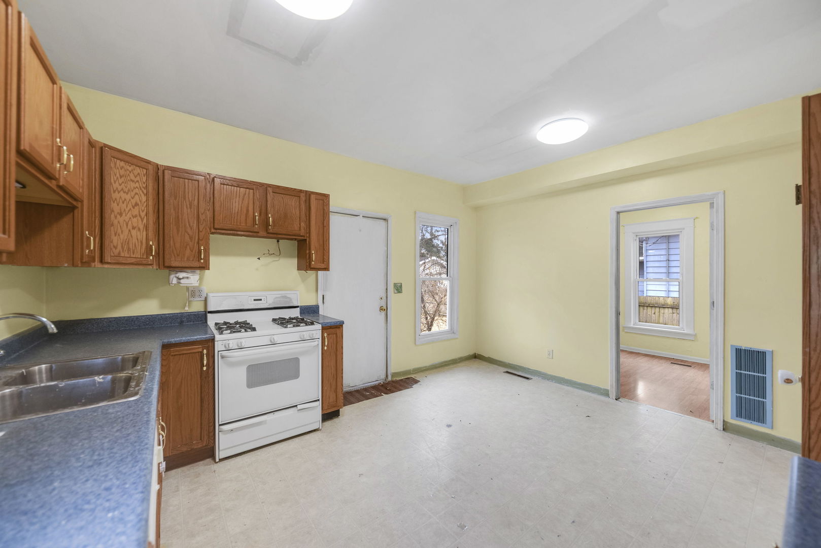 780 South Elm Avenue Kankakee, IL 60901 - Photo 9 of 17