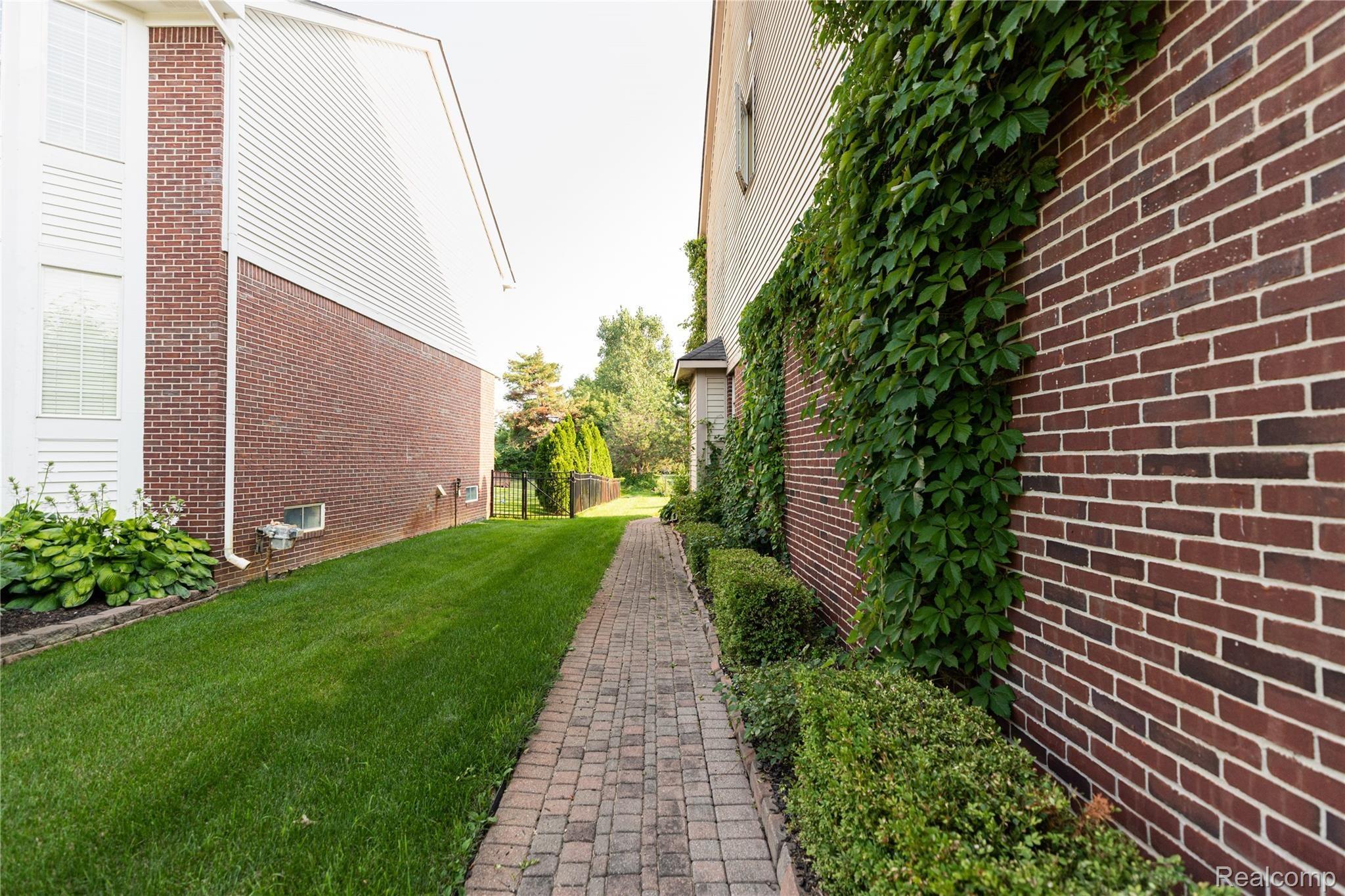 1603 Angela Road Walled Lake, MI 48390 - Photo 45 of 76 1603 Angela Dr-12.jpg