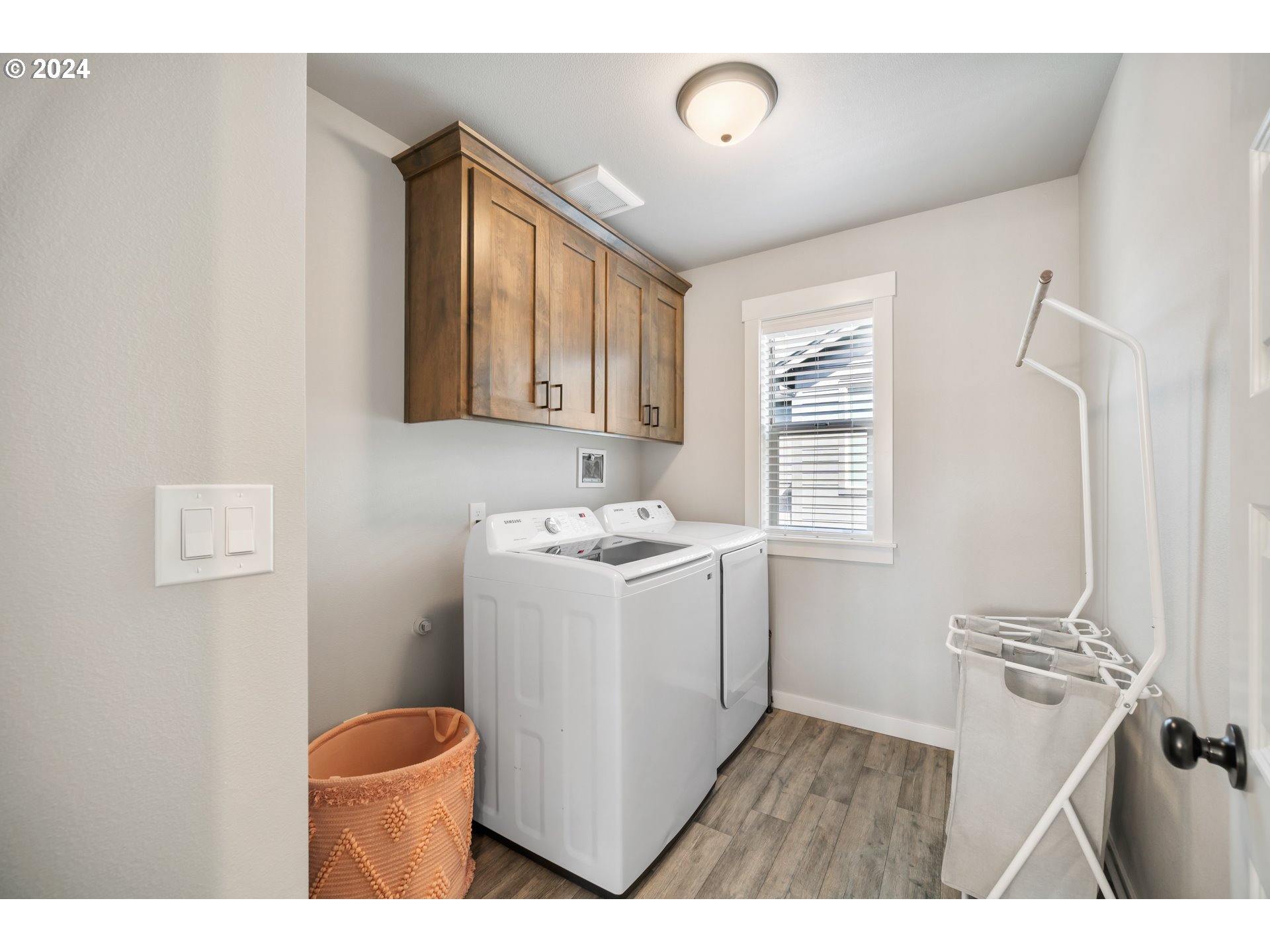 2408 South Eagle Ridge Drive Ridgefield, WA 98642 - Photo 25 of 32 a utility room with closet dryer and washer