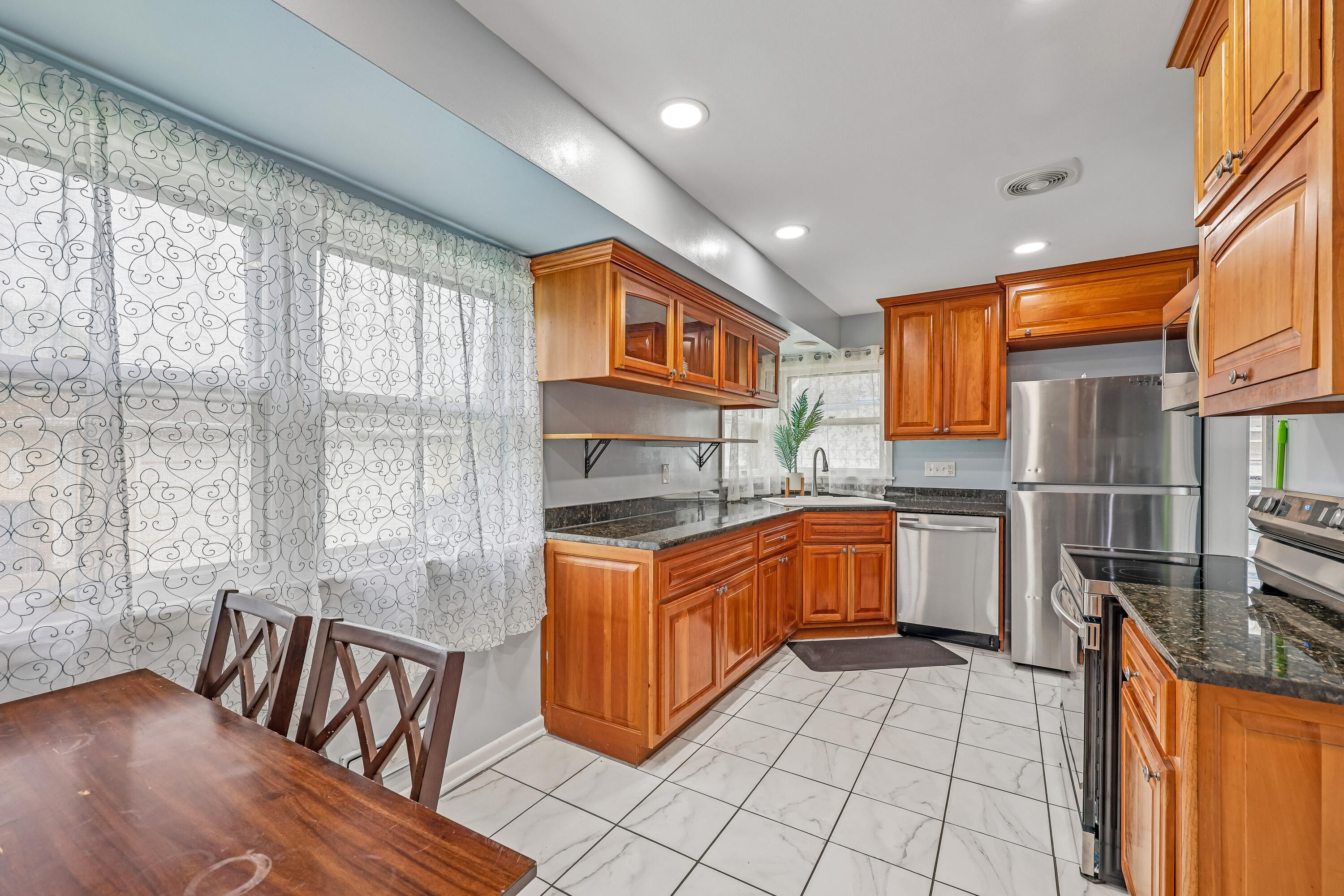 3404 South 73rd Street Milwaukee, WI 53219 - Photo 10 of 40 Kitchen