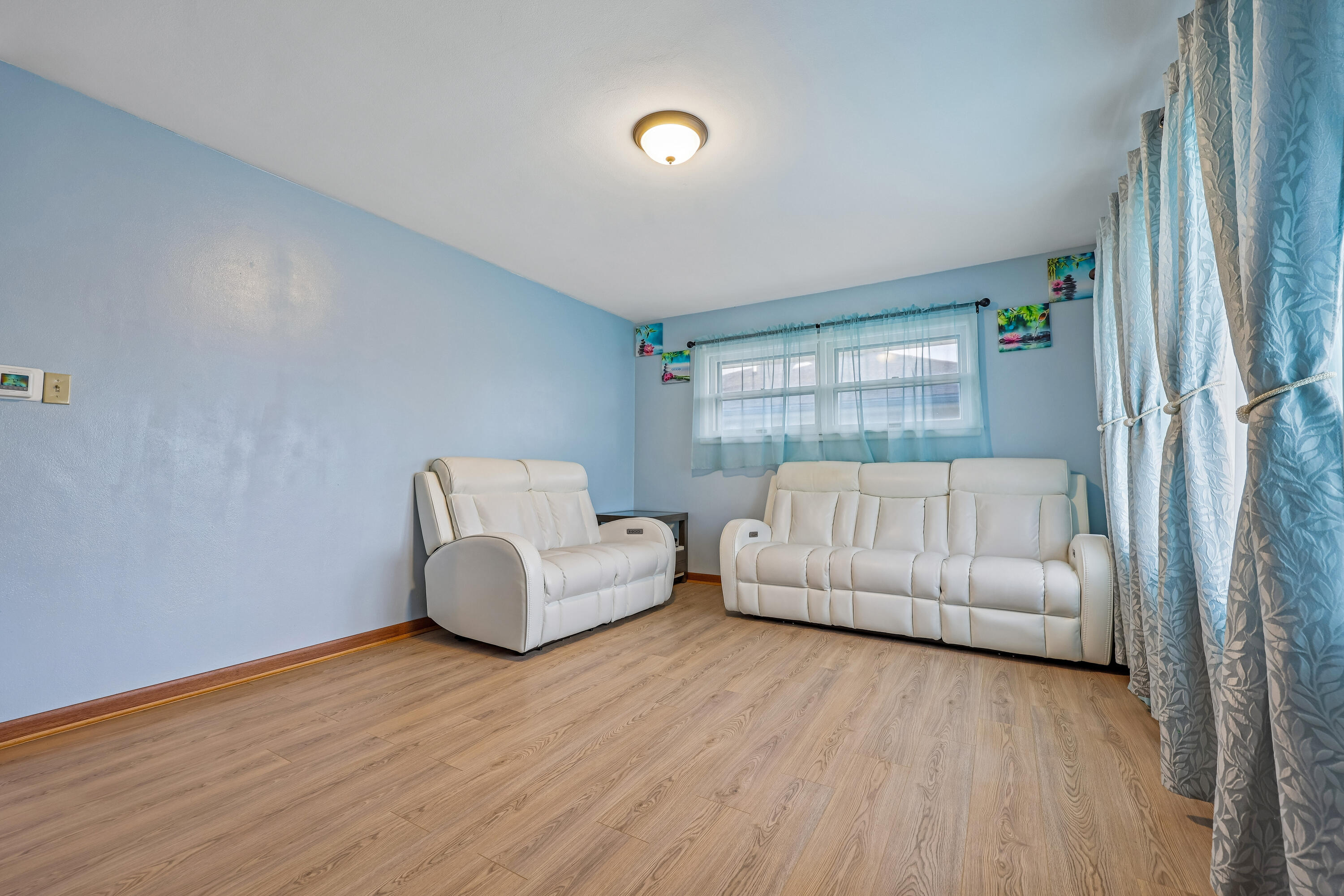 3404 South 73rd Street Milwaukee, WI 53219 - Photo 7 of 40 Living Room