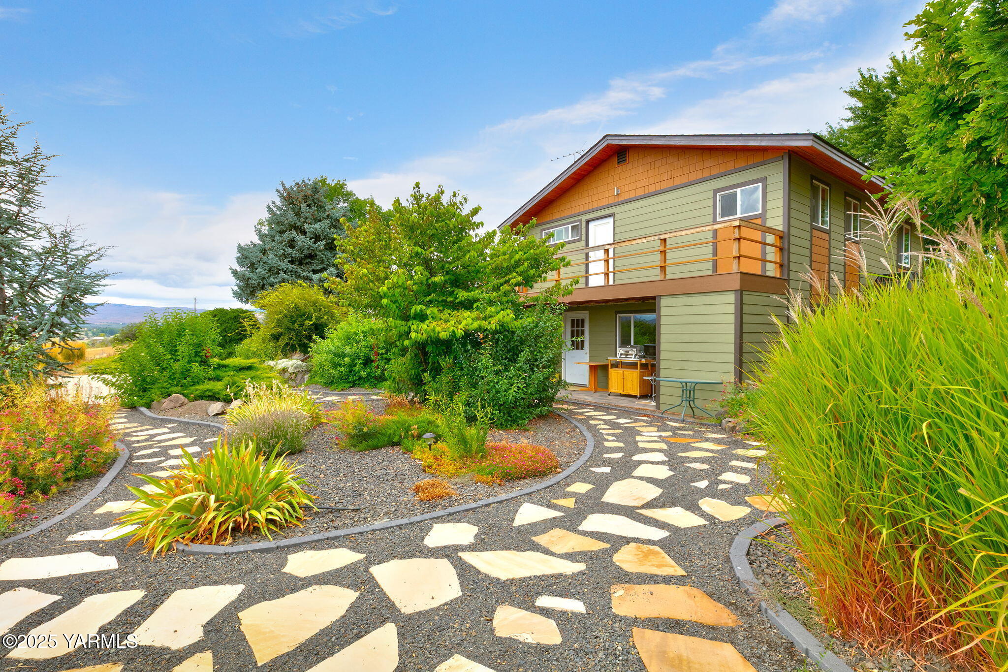720 Ghormley Road Yakima, WA 98908 - Photo 12 of 47 a front view of a house with a yard