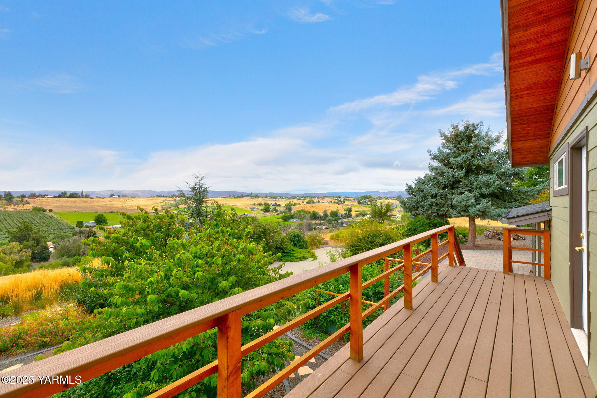 720 Ghormley Road Yakima, WA 98908 - Photo 15 of 47 a view of balcony with furniture