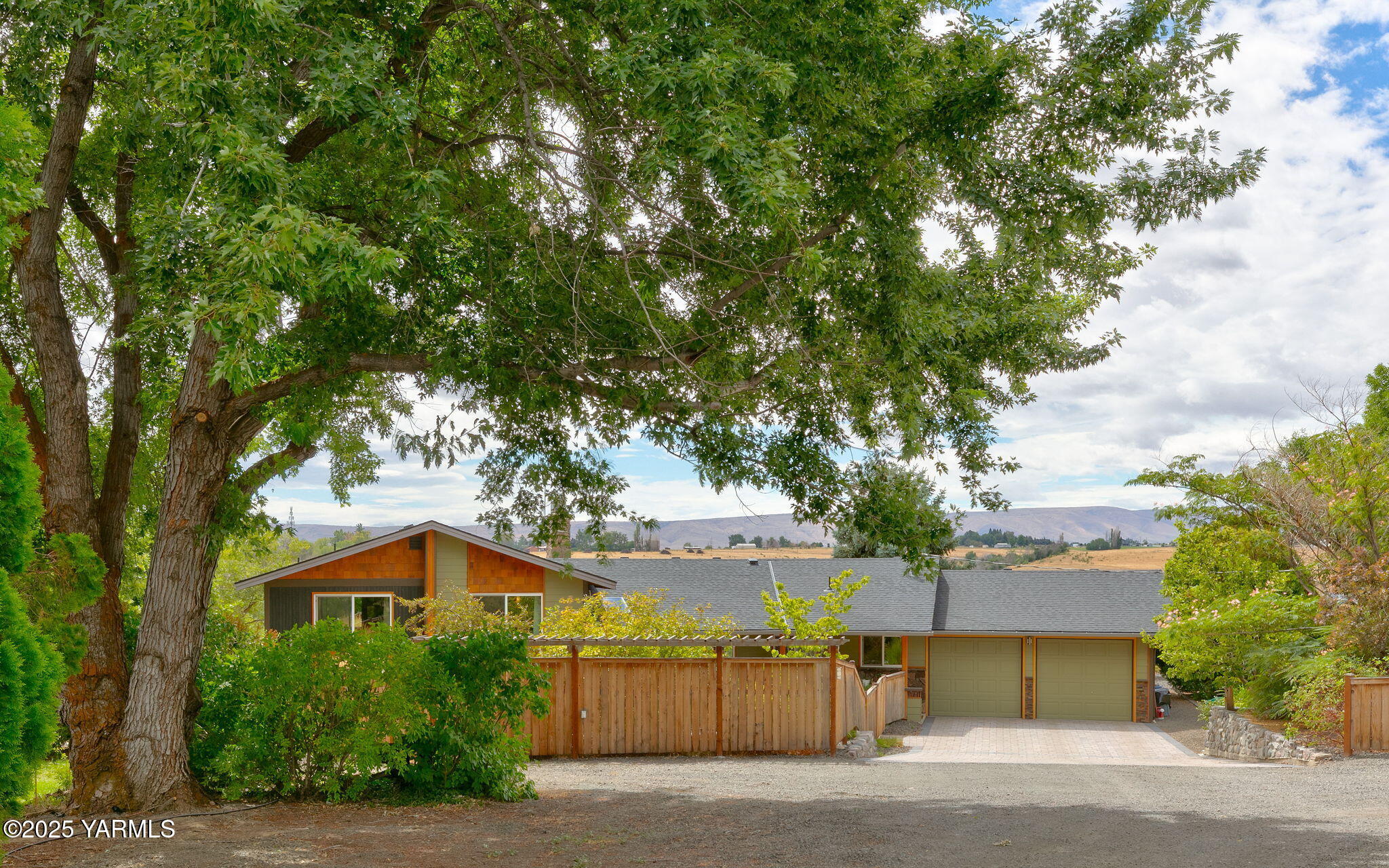 720 Ghormley Road Yakima, WA 98908 - Photo 2 of 47 an outdoor view of a house