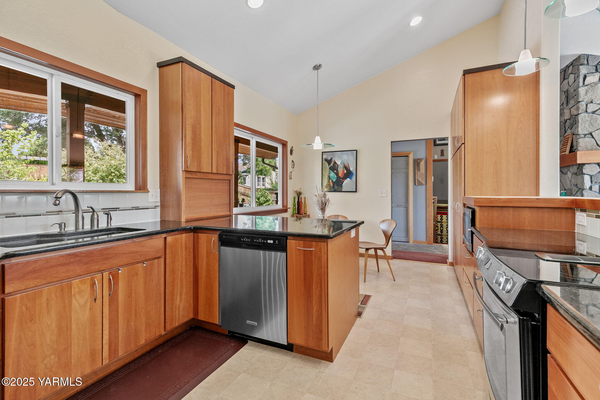 720 Ghormley Road Yakima, WA 98908 - Photo 29 of 47 a kitchen with stainless steel appliances granite countertop sink stove and refrigerator
