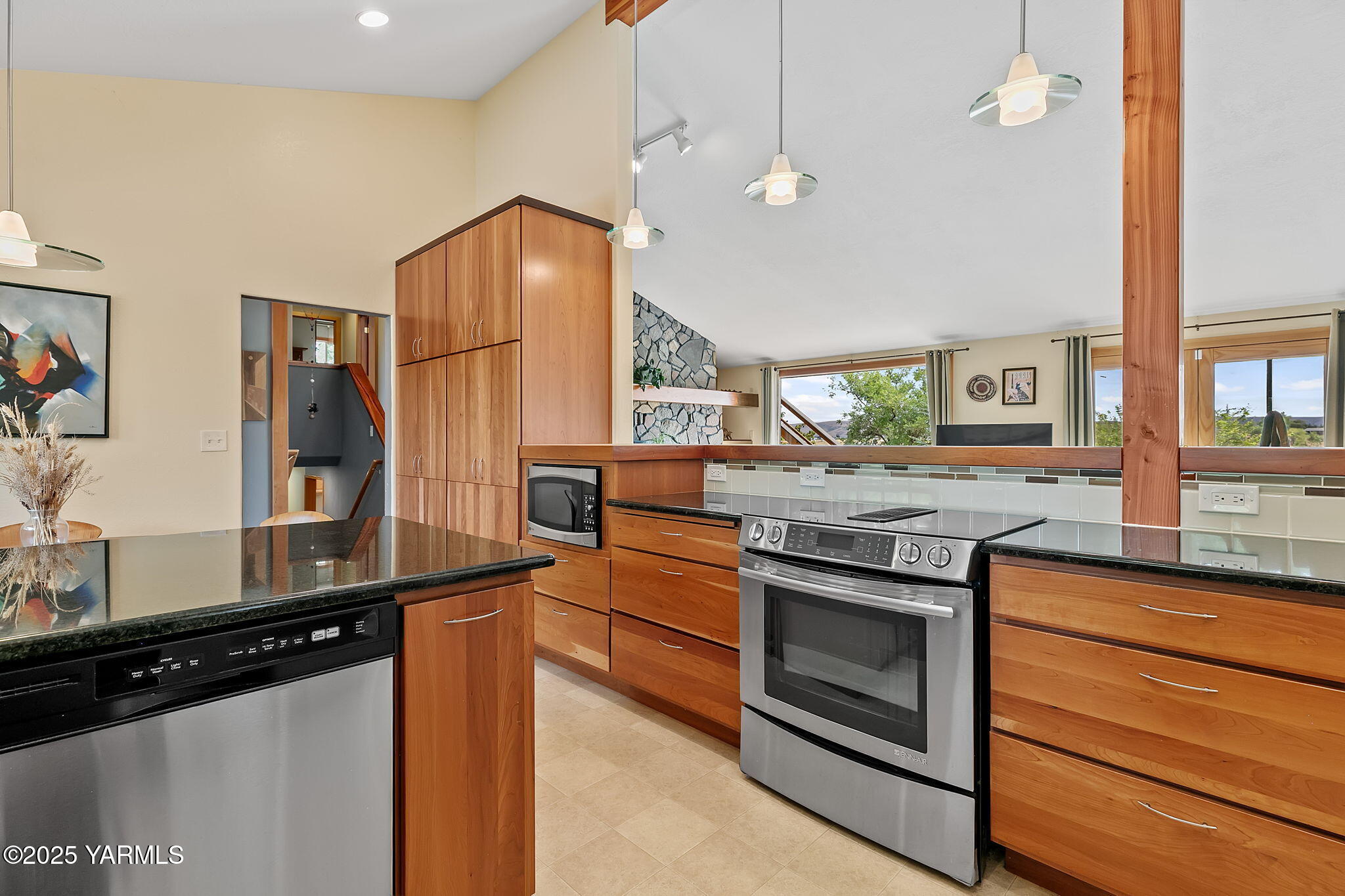 720 Ghormley Road Yakima, WA 98908 - Photo 31 of 47 a kitchen with stainless steel appliances a stove and a refrigerator