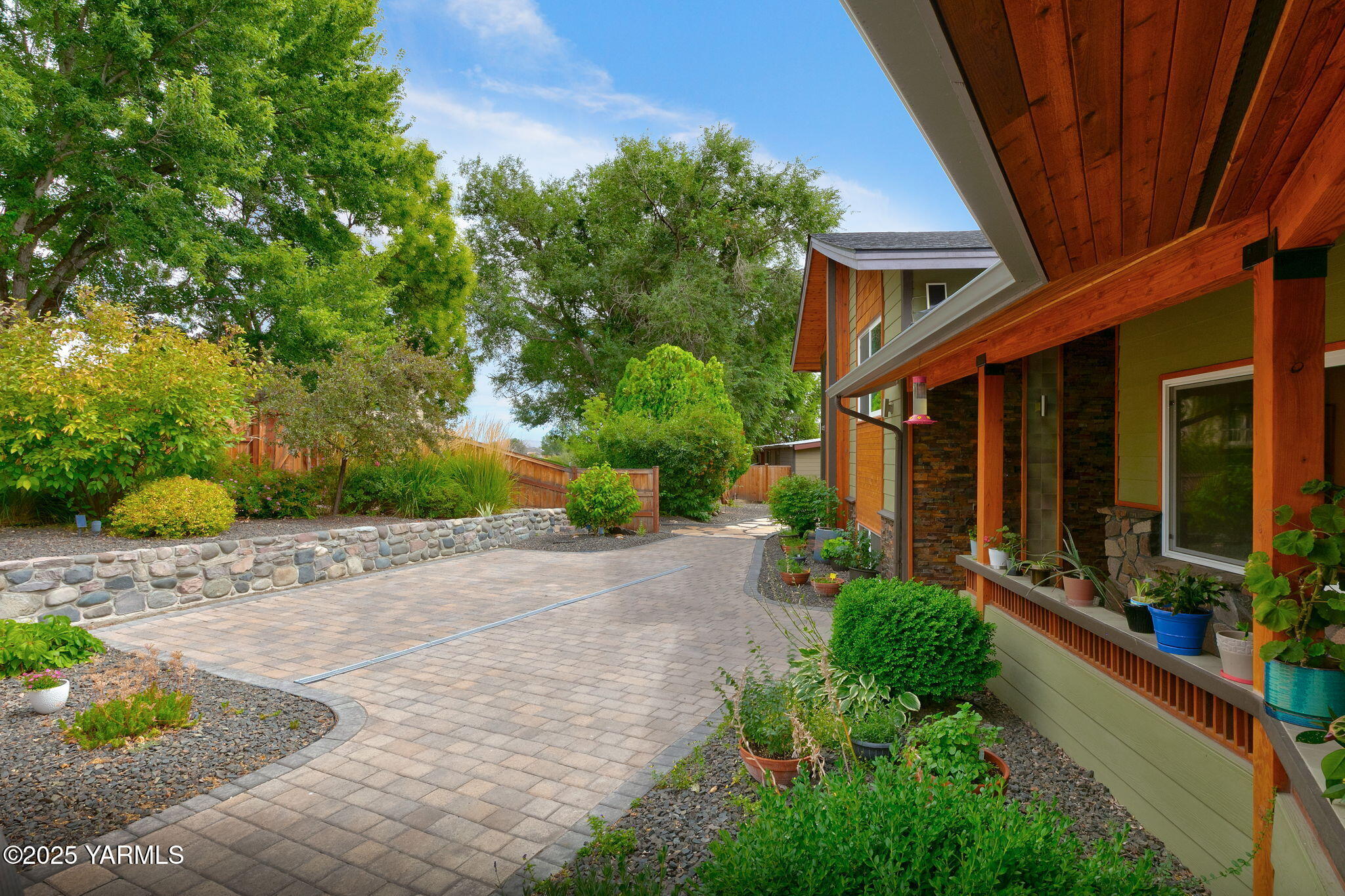 720 Ghormley Road Yakima, WA 98908 - Photo 4 of 47 a front view of a house with a yard