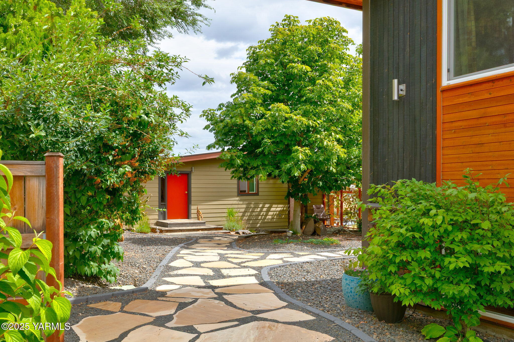 720 Ghormley Road Yakima, WA 98908 - Photo 42 of 47 a front view of a house with a garden