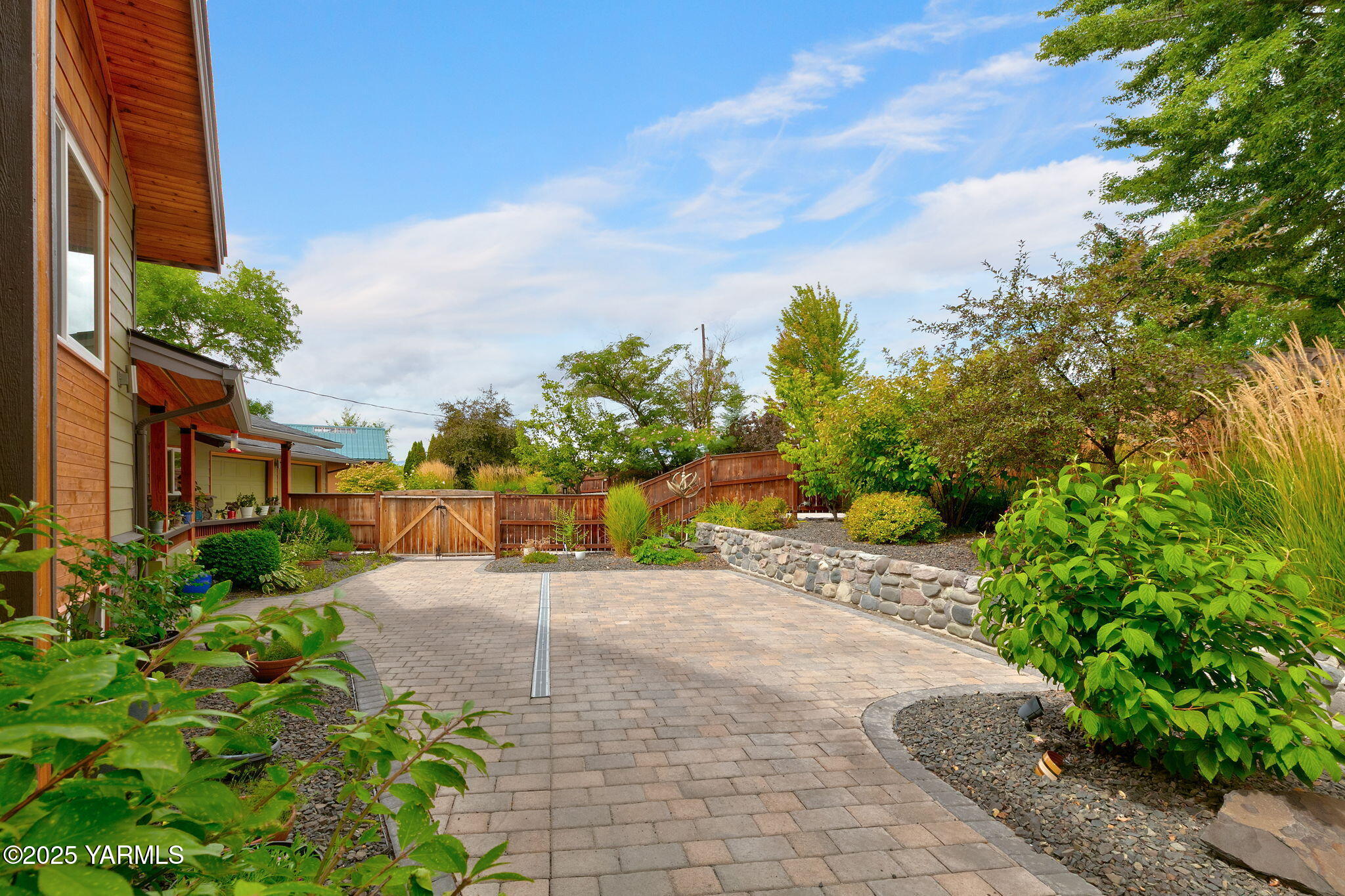 720 Ghormley Road Yakima, WA 98908 - Photo 5 of 47 a view of a garden with pathway