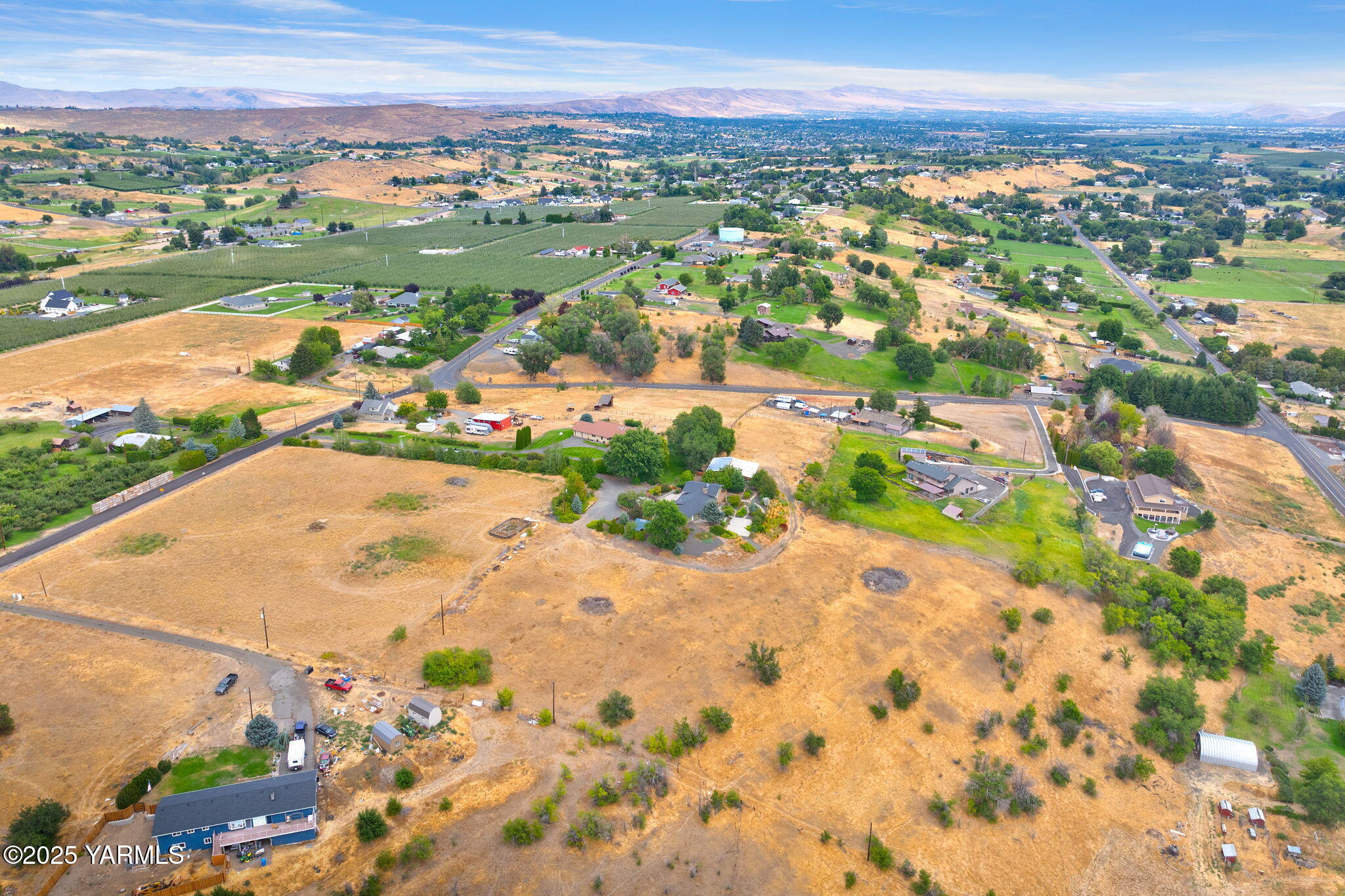 720 Ghormley Road Yakima, WA 98908 - Photo 8 of 47 a view of a city with a ocean view