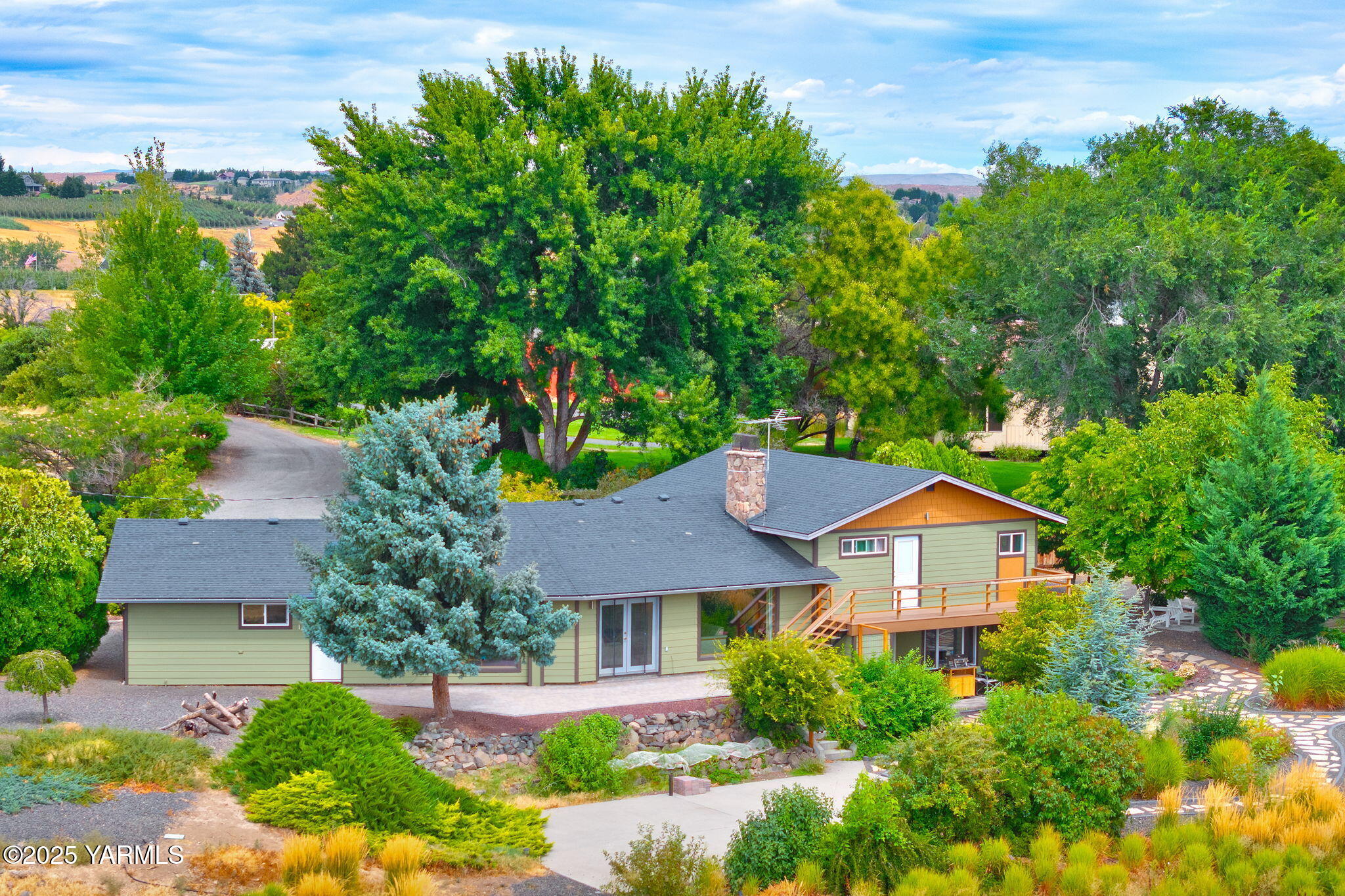 720 Ghormley Road Yakima, WA 98908 - Photo 10 of 47 a front view of a house with a yard