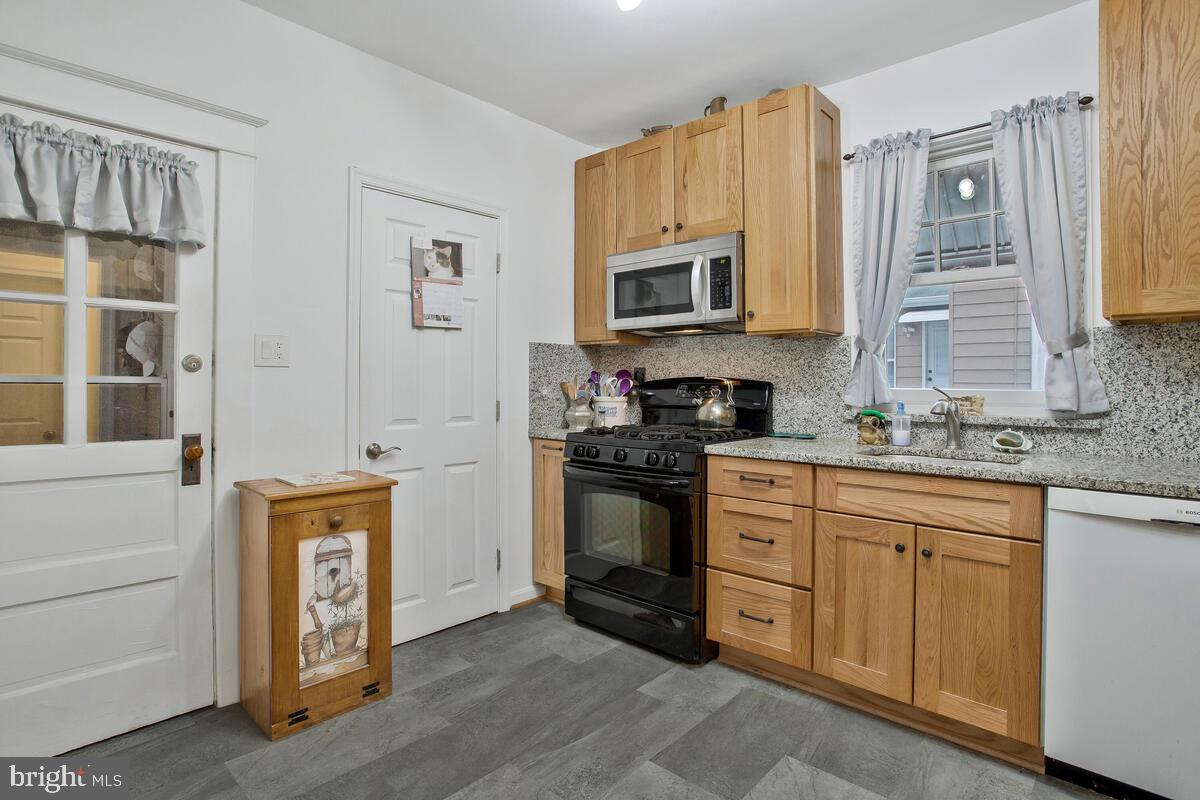 1263 Circle Drive Halethorpe, MD 21227 - Photo 15 of 40 Main Kitchen