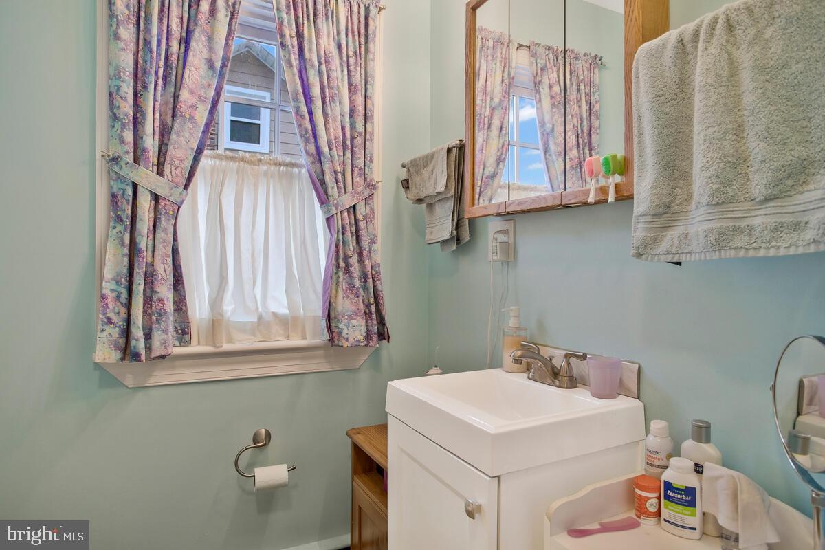 1263 Circle Drive Halethorpe, MD 21227 - Photo 26 of 40 Main Bathroom