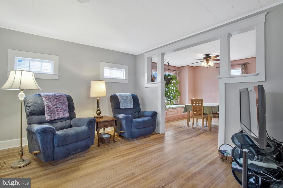 1263 Circle Drive Halethorpe, MD 21227 - Photo 8 of 40 Living Room