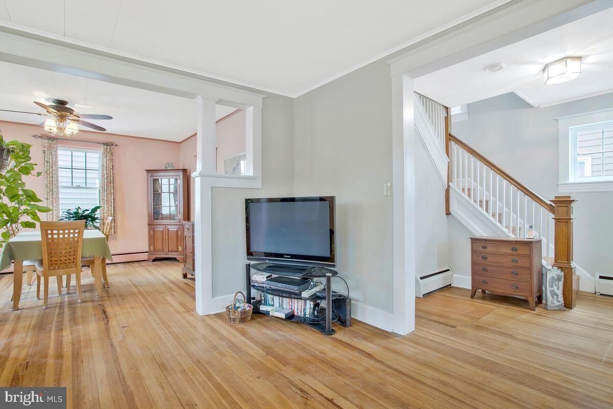 1263 Circle Drive Halethorpe, MD 21227 - Photo 9 of 40 Living Room