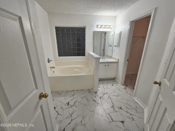 $2,100 | 2719 Taylor Hill Drive, Jacksonville, FL 32221
