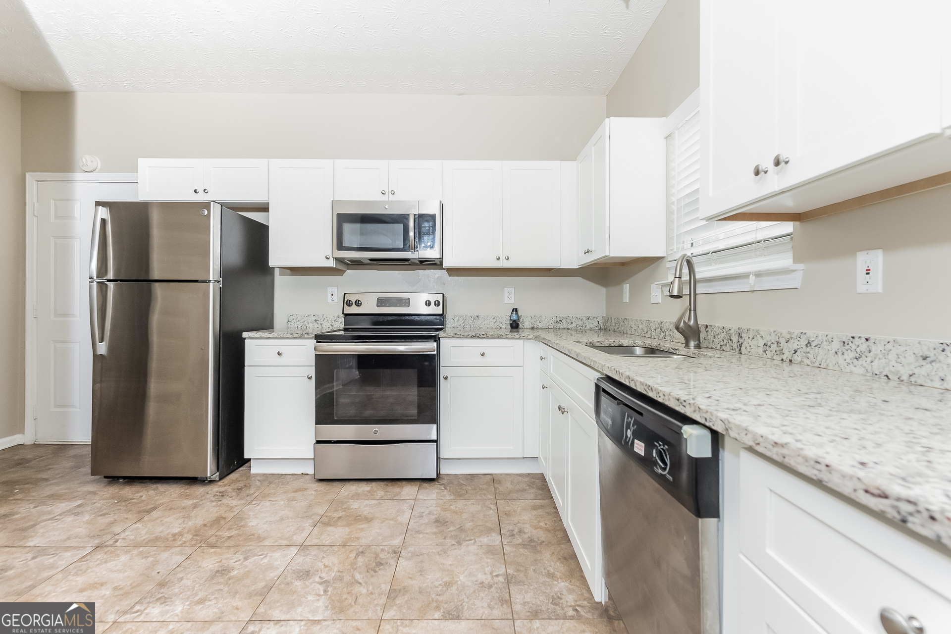 5807 Goldleaf Way Rex, GA 30273 - Photo 9 of 15