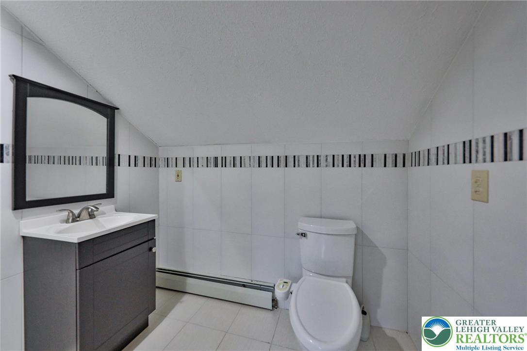 7494 Mount Eaton Road Saylorsburg, PA 18353 - Photo 23 of 50 Side unit full bathroom
