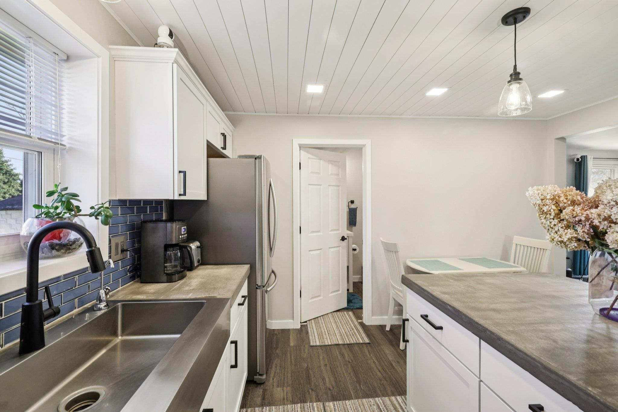 803 West Franklin Street Portage, WI 53901 - Photo 8 of 33