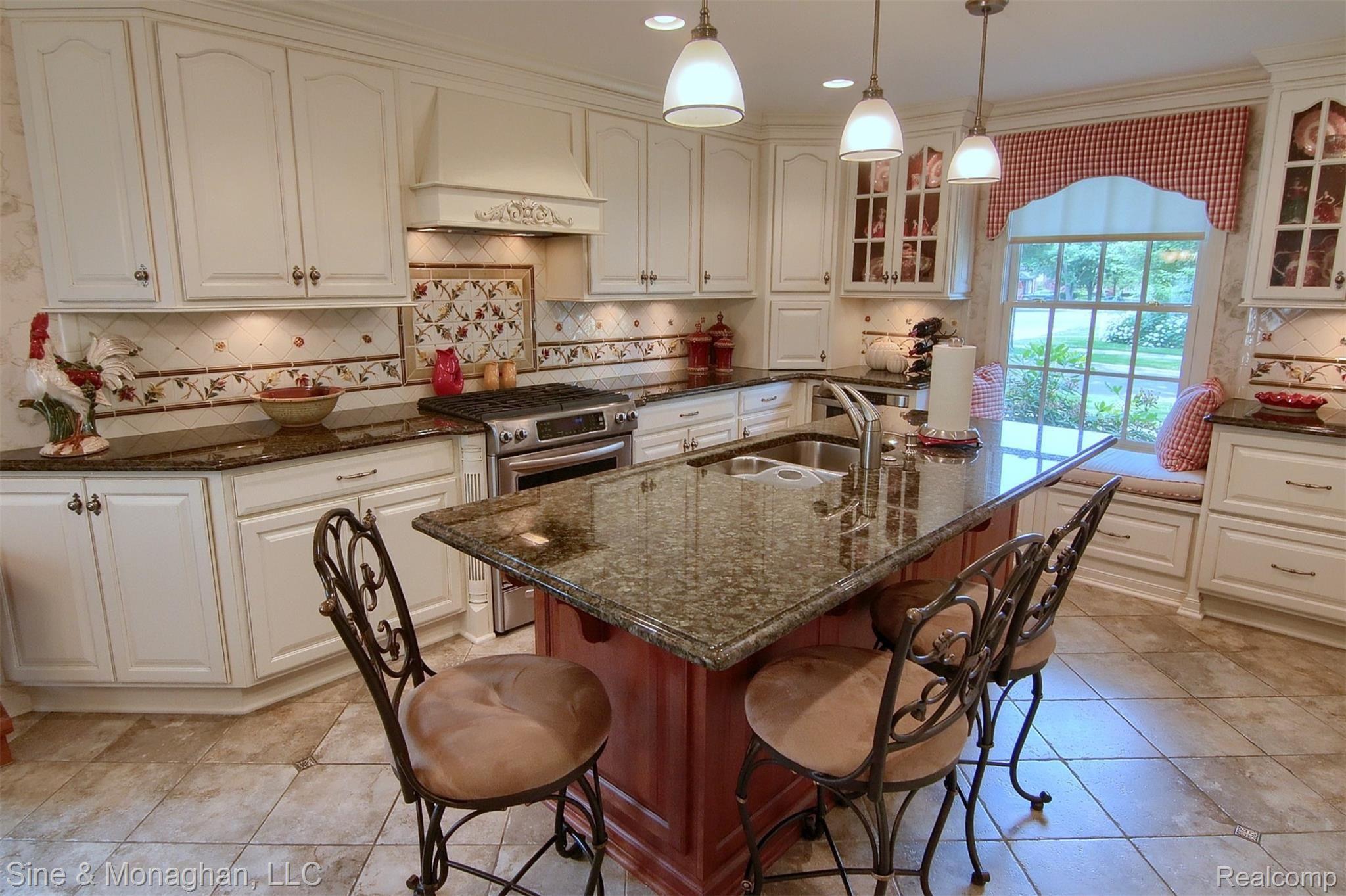 389 Merriweather Road Grosse Pointe, MI 48236 - Photo 9 of 33 12-Kitchen.jpg