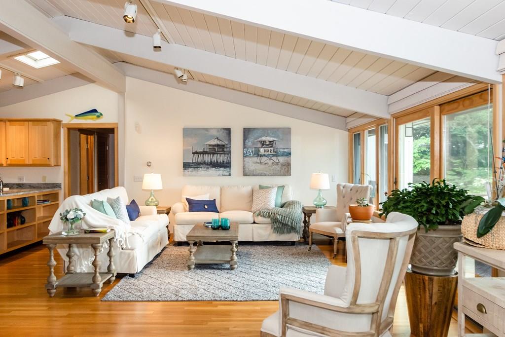 25 Holly Road Marion, MA 02738 - Photo 8 of 37 Gallery Image 8