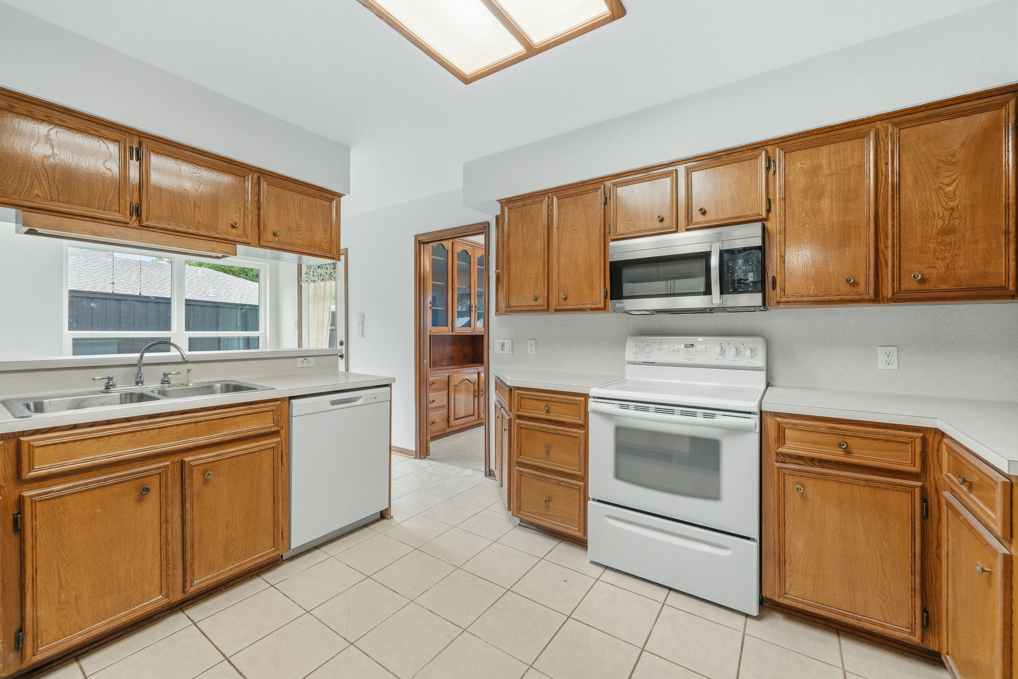 1403 Stone Ridge Drive Taylor, TX 76574 - Photo 7 of 30 a kitchen with granite countertop cabinets stainless steel appliances and a sink