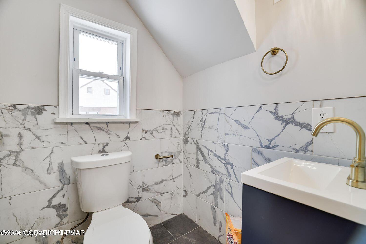 314 Main Street, Unit 2 Stroudsburg, PA 18360 - Photo 6 of 7 07