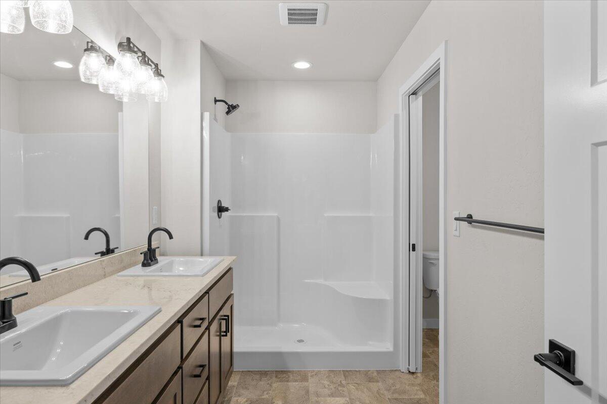 1865 Gabriel Way Medford, OR 97501 - Photo 11 of 28 23-CI_4866