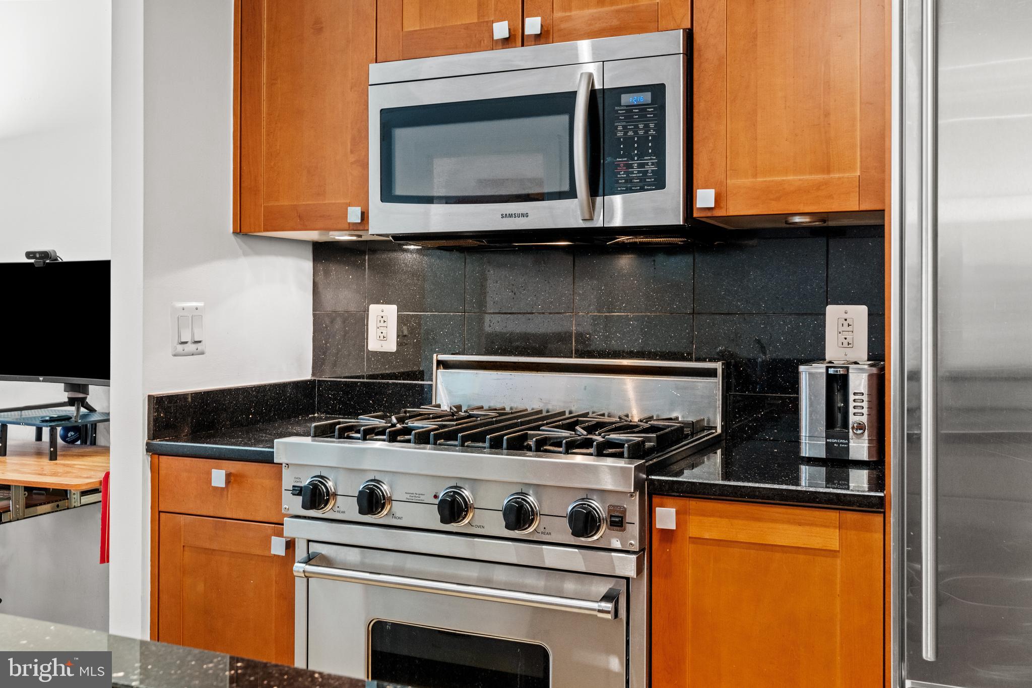 2425 L Street Northwest, Unit 509 Washington, DC 20037 - Photo 10 of 27 Viking Stove with five burners