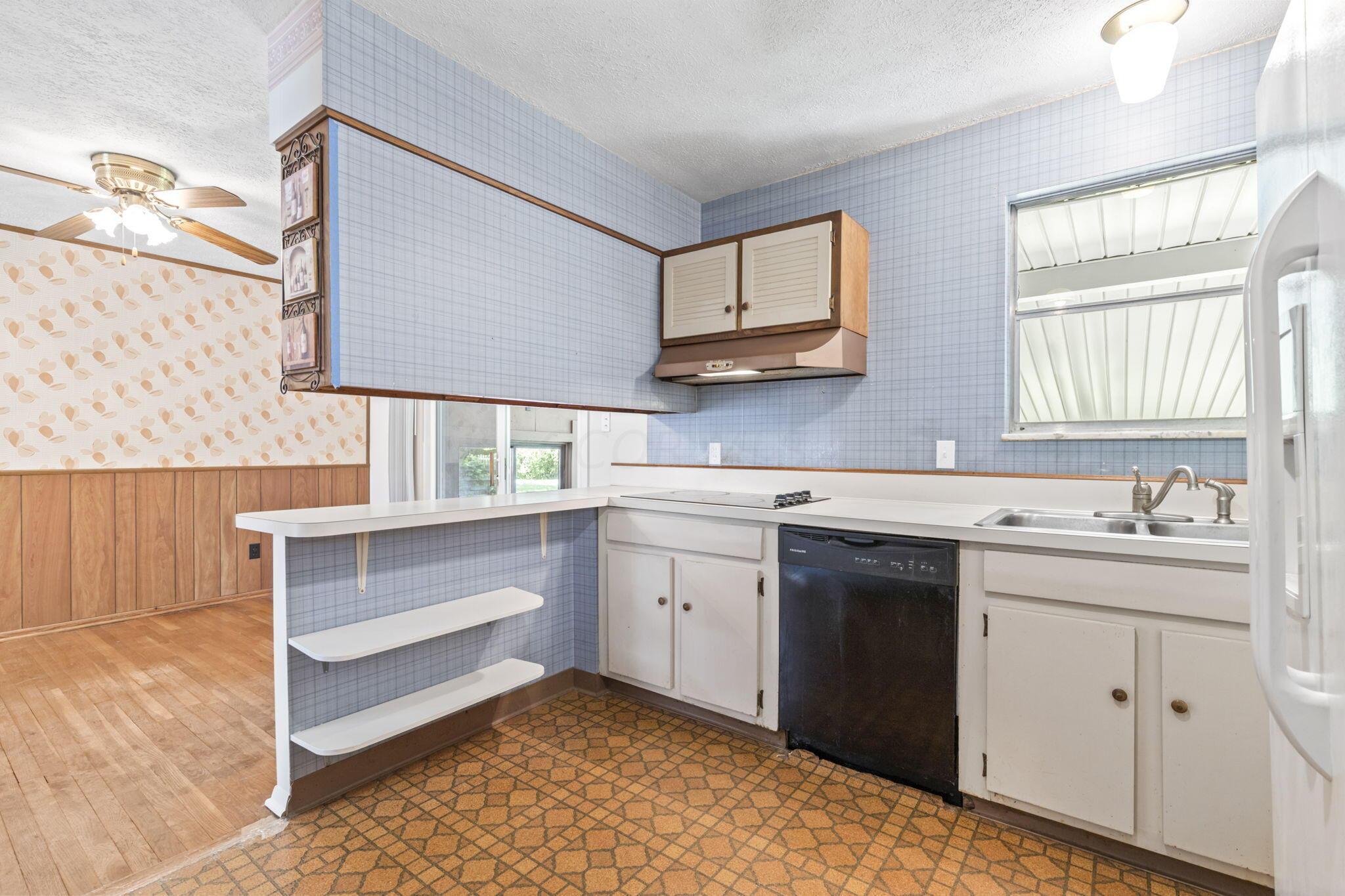 1442 Fullen Road Columbus, OH 43229 - Photo 14 of 46 Kitchen