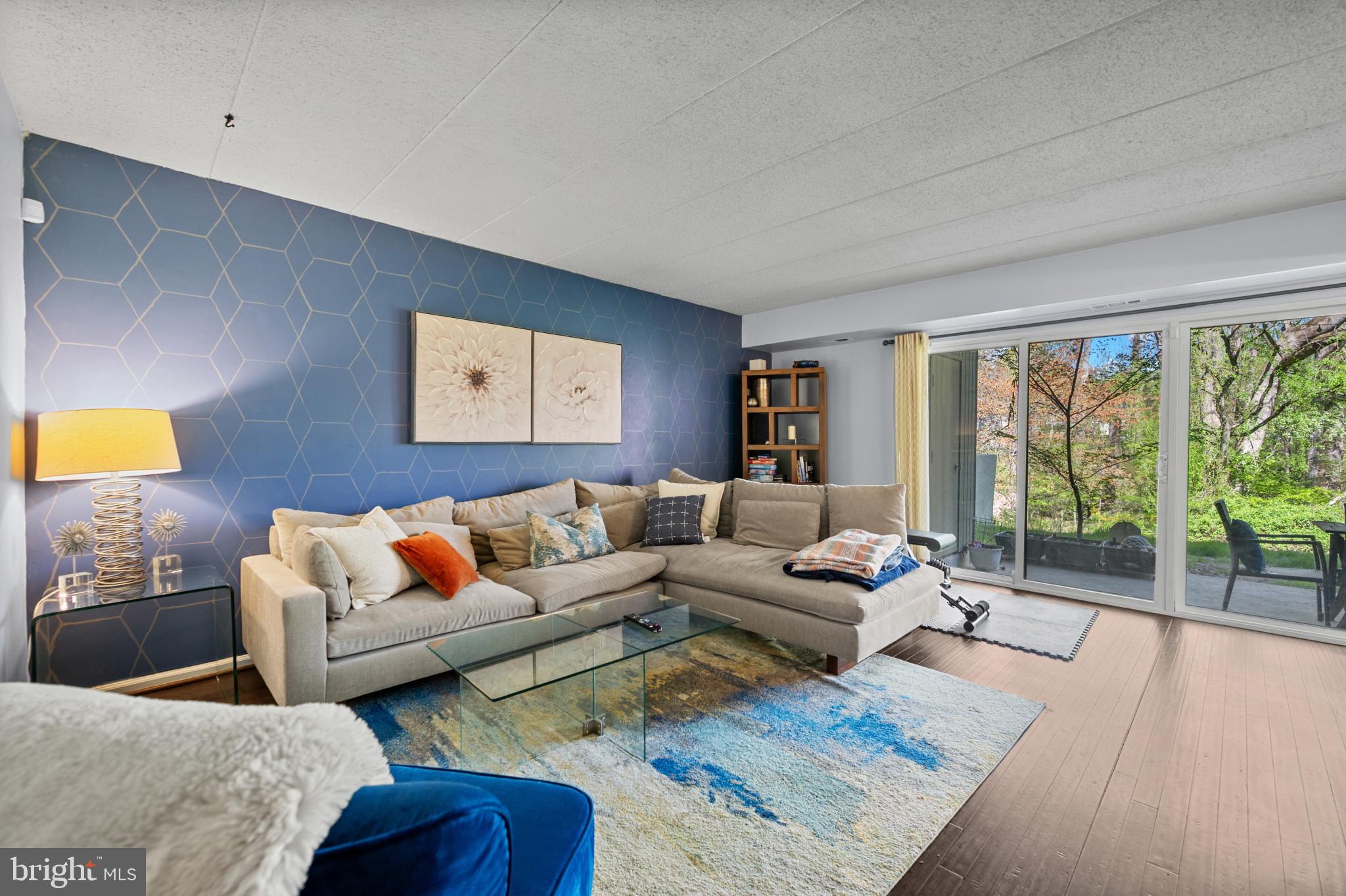 5659 Harpers Farm Road, Unit A Columbia, MD 21044 - Photo 3 of 30 Living room with natural light