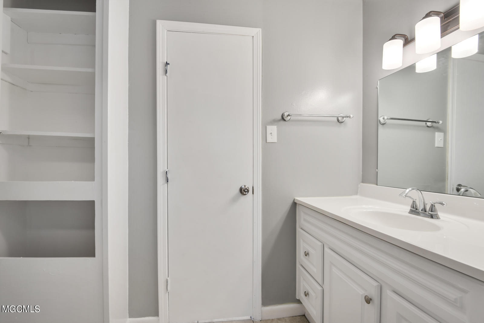 2189 Atkinson Road Biloxi, MS 39531 - Photo 13 of 15 Bathroom
