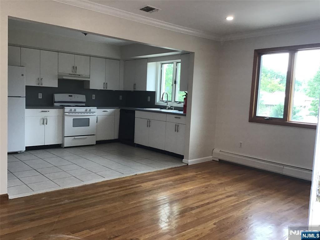 411 Chestnut Street, Unit 2 Ridgefield, NJ 07657 - Photo 4 of 10