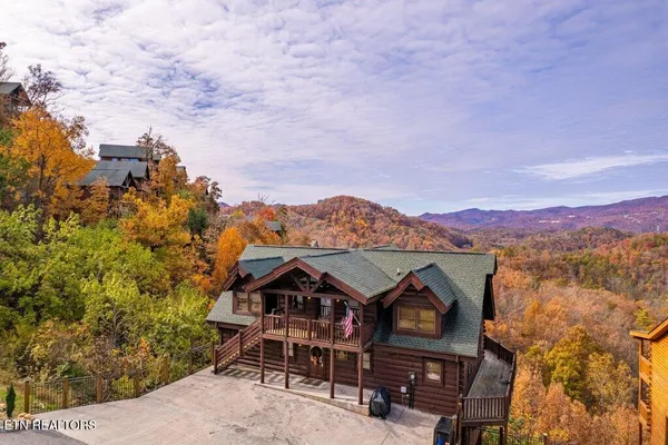 $1,385,000 | 922 Black Bear Cub Way, Sevierville, TN 37862