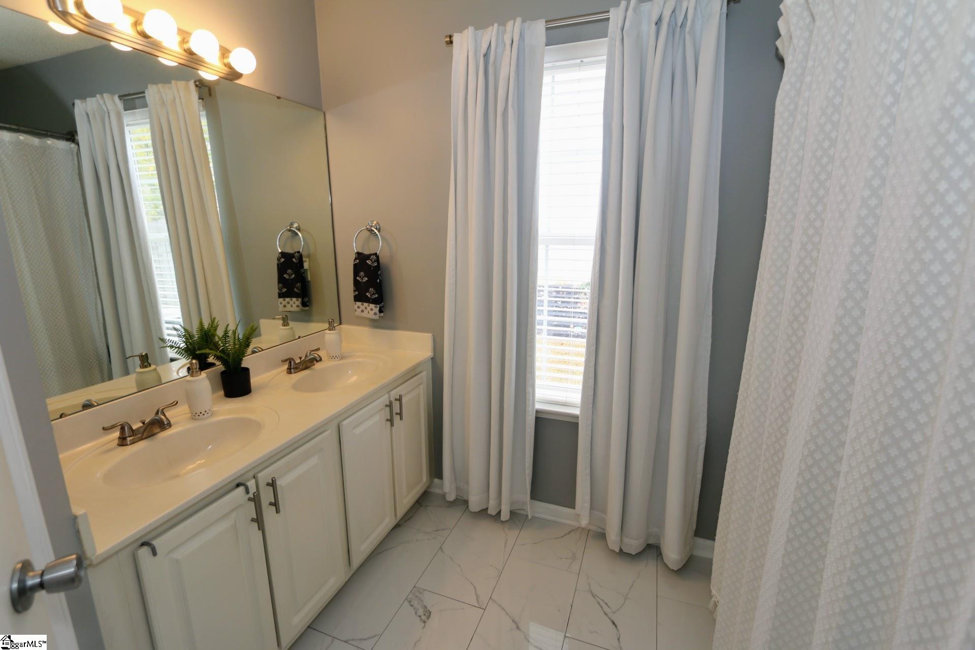 19 Grayhawk Way Simpsonville, SC 29681 - Photo 6 of 12 Gallery Image 6