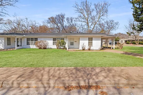 $1,250 | 169 Eisenhower Boulevard, Unit B, Denison, TX 75020